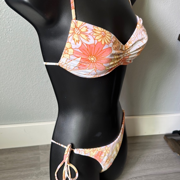 Beautiful velvet floral triangl bathing suit set. - Picture 4 of 14